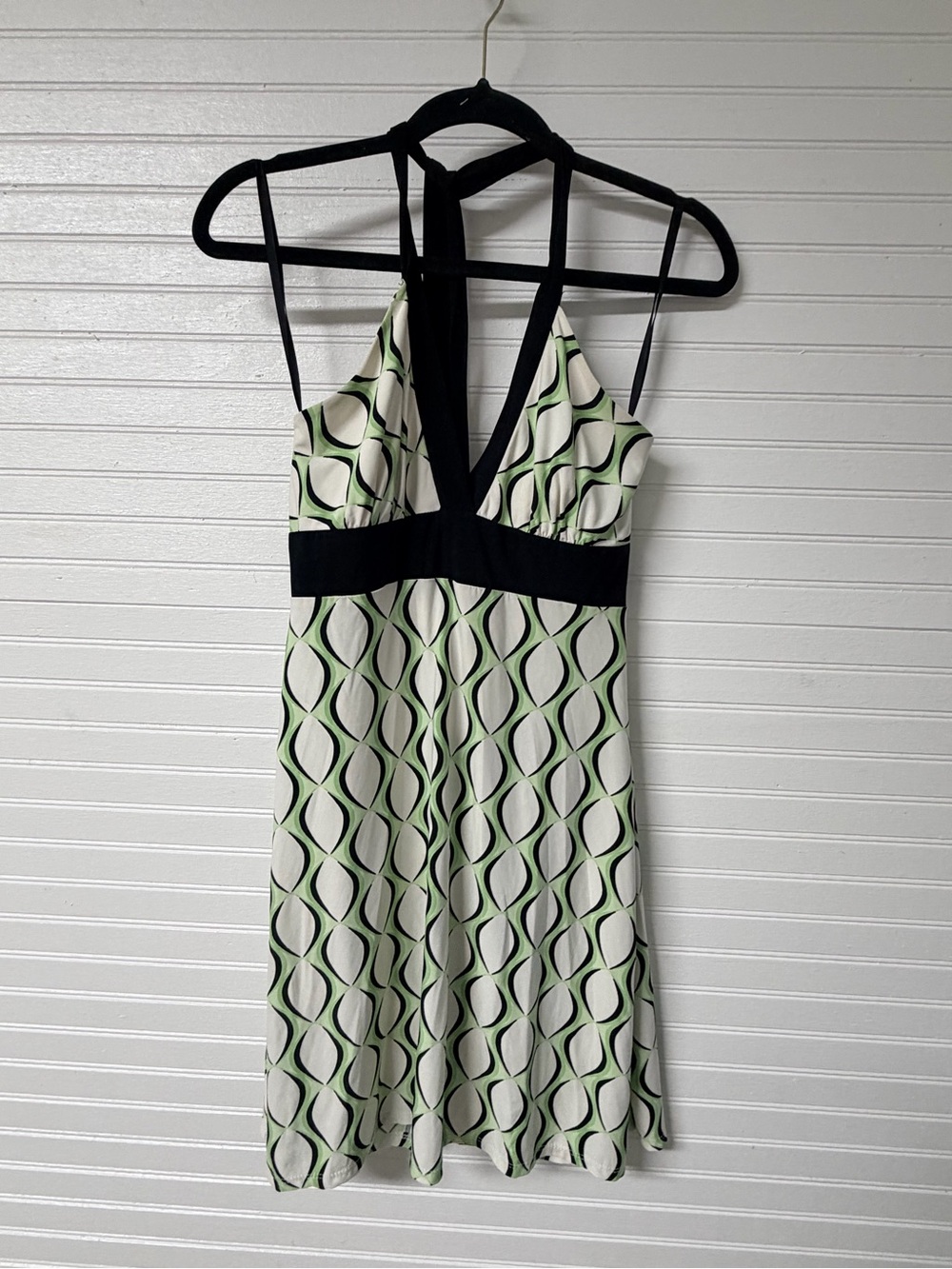 Alyn Paige Black-Trim White Dress with Green Leaf Motif